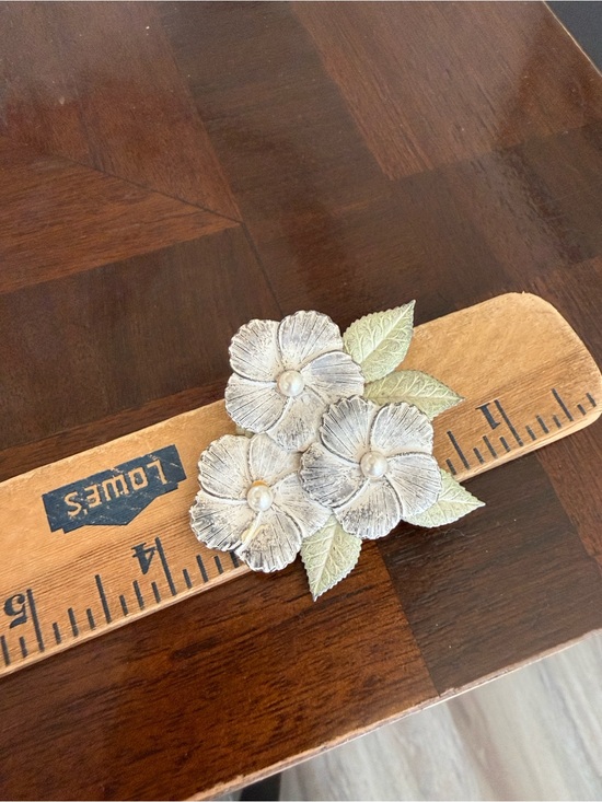 Jewelry - Vintage flower Brooch